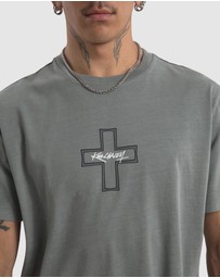 Kiss Chacey - Hollow Dual Curved Tee