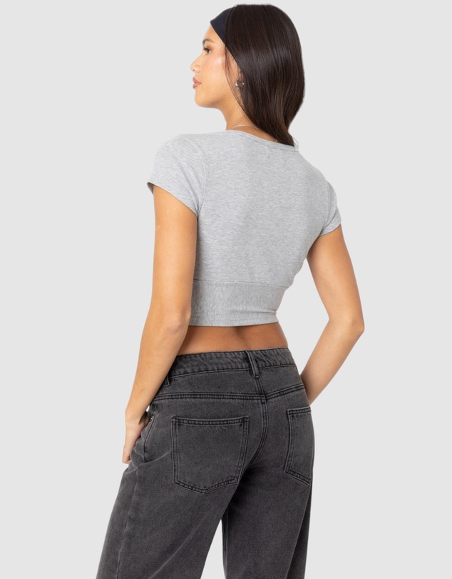 EDIKTED - Deep V Neck Crop Top