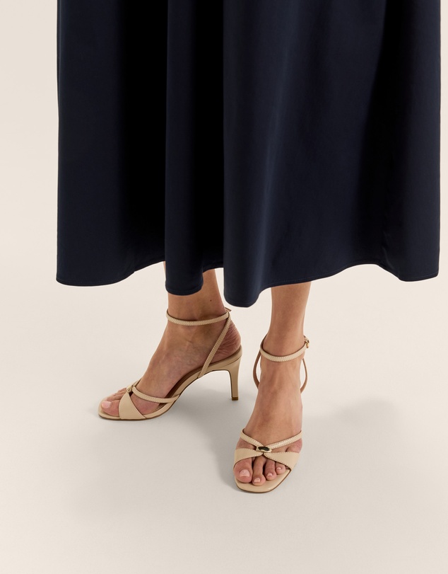 Review - Kristin Heel