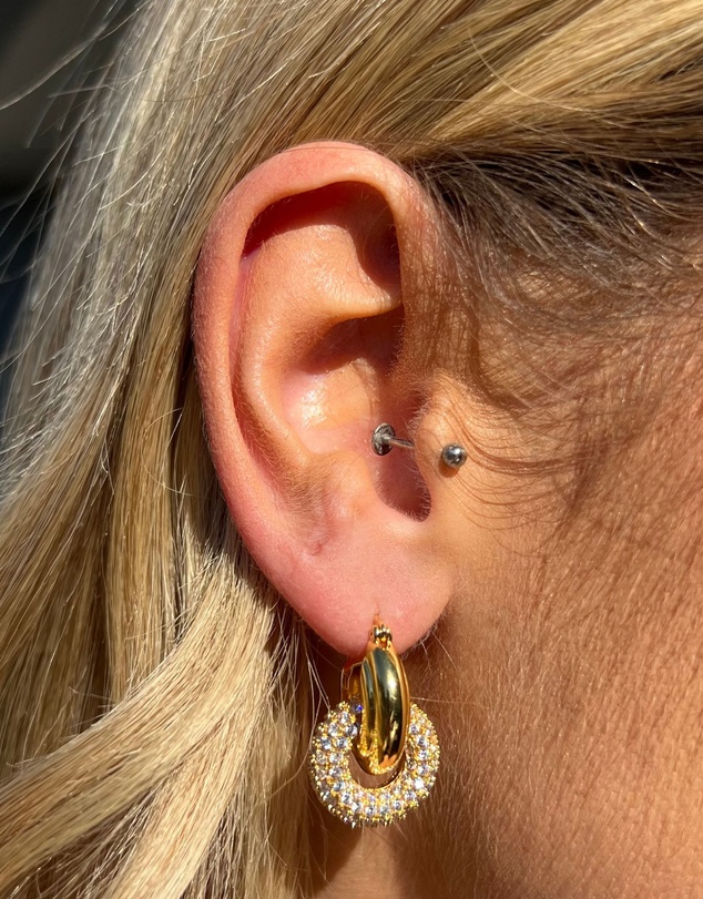 Izoa - Sofia Huggie Earrings