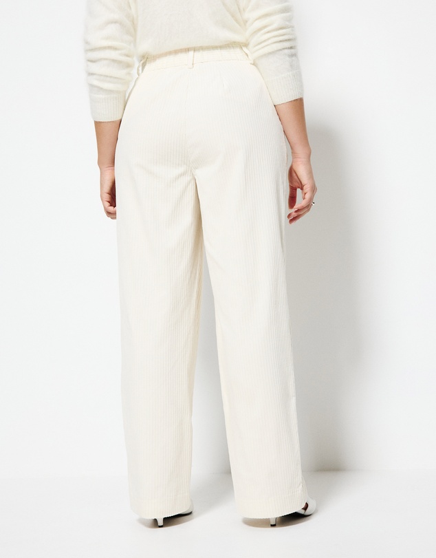 Commonry - Madelyn Pant