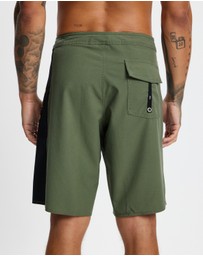 Former - Skittish 19' Trunks