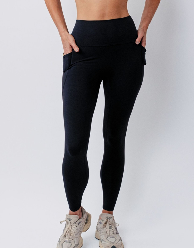 UNE PIECE - High-Rise 7/8 Leggings With Pocket