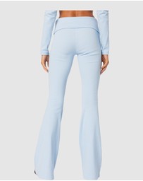 EDIKTED - Coffee Break Ribbed Flare Leggings