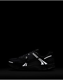 Nike - Zoom Vomero 5 - Women's