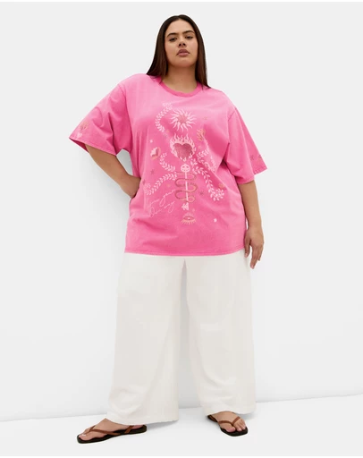 City Chic - Plus size Flaming Heart Cotton Tee - pink stone wash