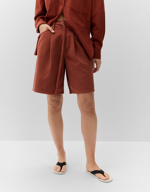UNISON - Pleat Front Bermuda Short