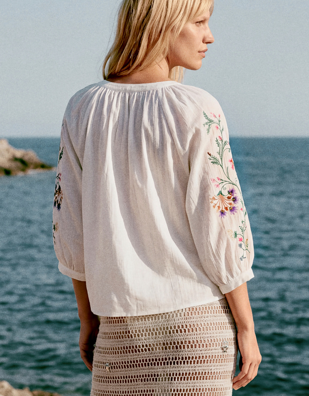 Desigual - Buttoned blouse with embroidery