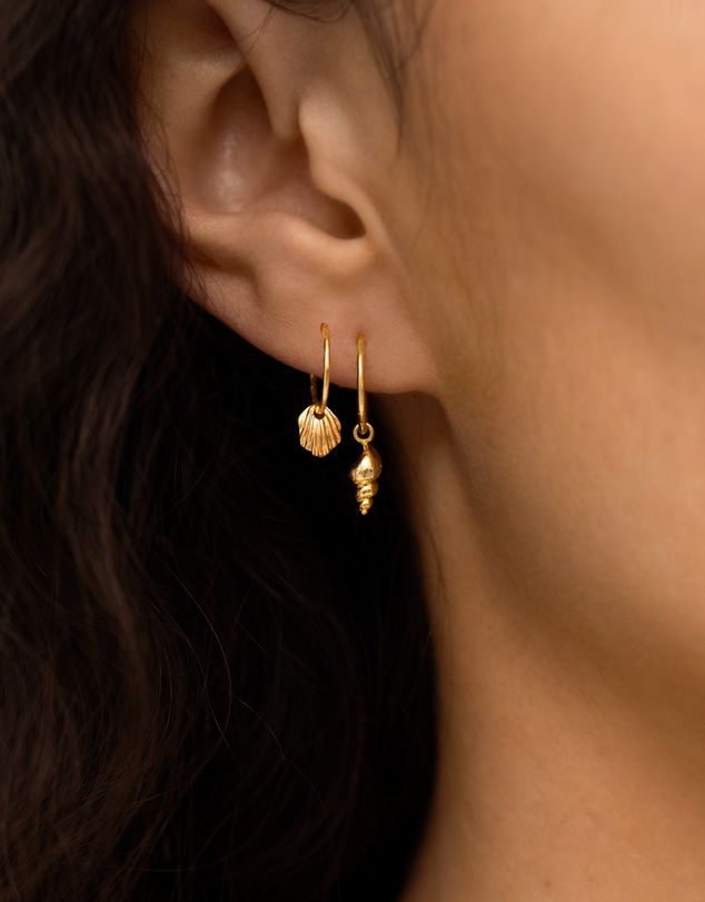SAINT VALENTINE - Conch Shell Mini Hoops - Gold - ICONIC EXCLUSIVE