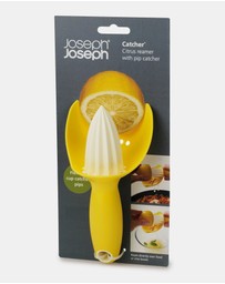 Joseph Joseph - Catcher™ Yellow Citrus Reamer with Pip Catcher