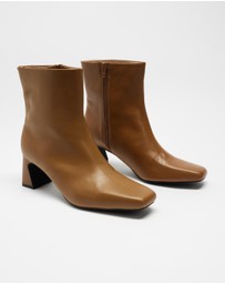 AERE - Square Toe Leather Ankle Boots