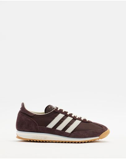 Shadow Brown, Off White & Auburn
