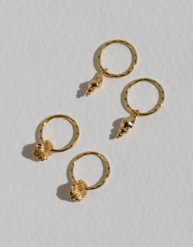 SAINT VALENTINE - Shell Mini Hoop Set - Gold - ICONIC EXCLUSIVE