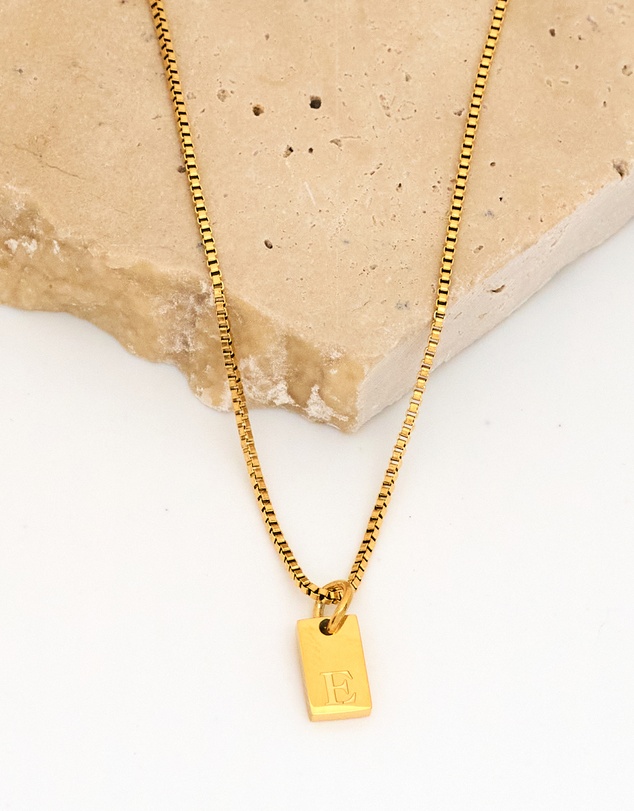 Winona - Afine Alphabet Necklace letter E