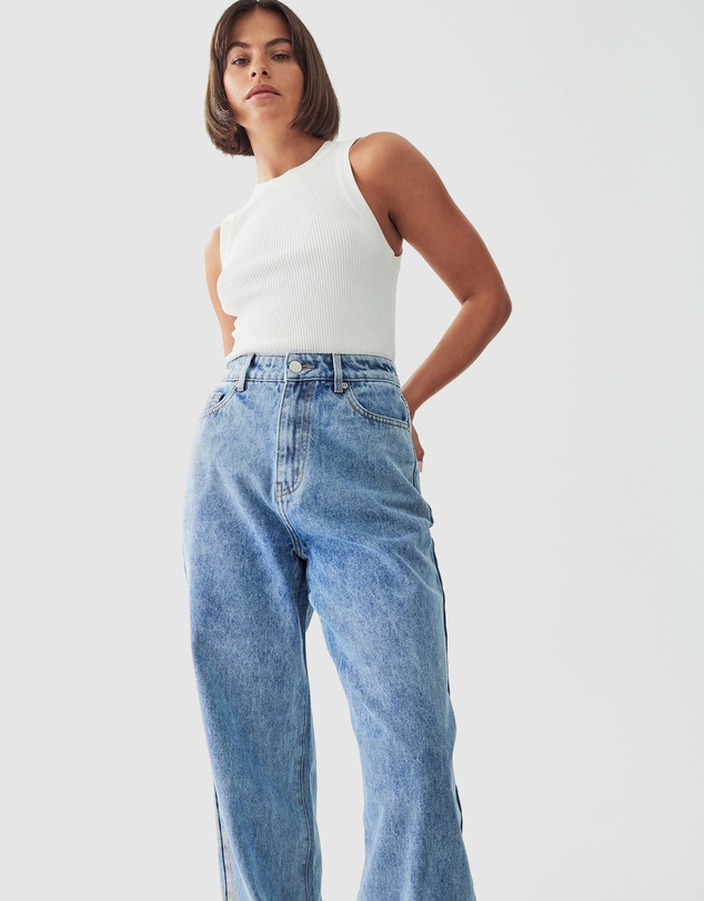 Calli - Straight Leg Jeans