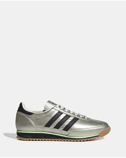 Off White, Core Black & Gum 1