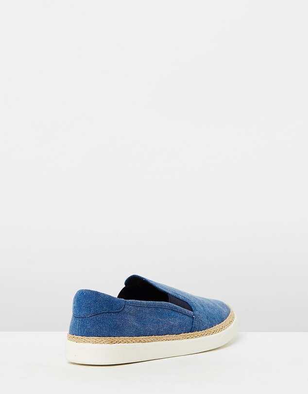 Vionic - Rae Slip-On Sneaker - Navy