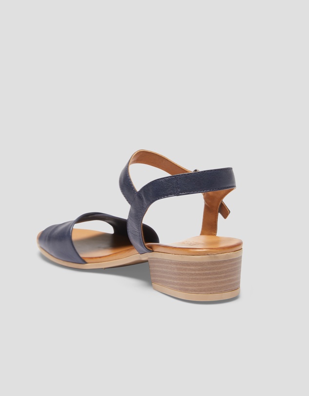 Easy Steps - Maisy
