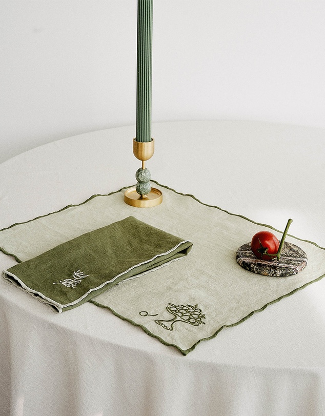 Black Blaze - Embroidered Linen Placemat Set