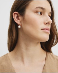 Country Road - Sleeper Pearl Drop Earring