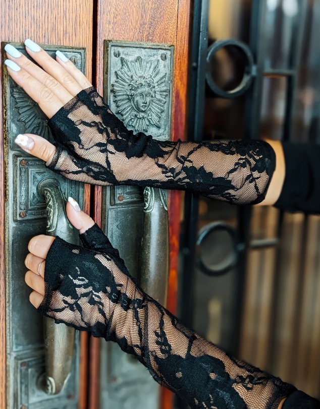 DENTS - Lace Fingerless Elbow-Length Gloves