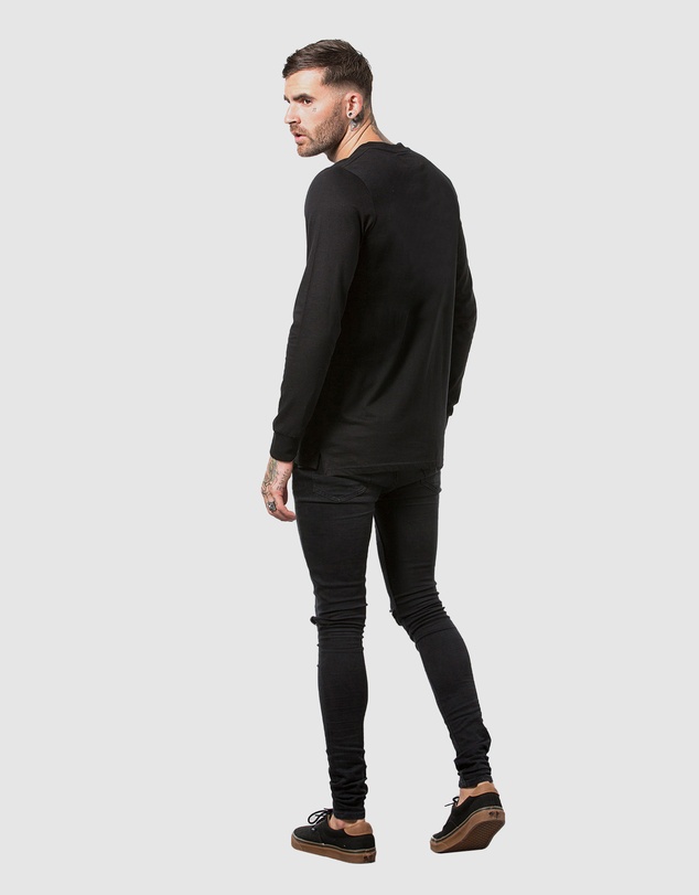 DVNT - Classic Embroidery Long Sleeve Tee