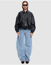 Lioness - Kenny Bomber
