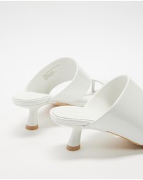 AERE - Asymmetric Heels