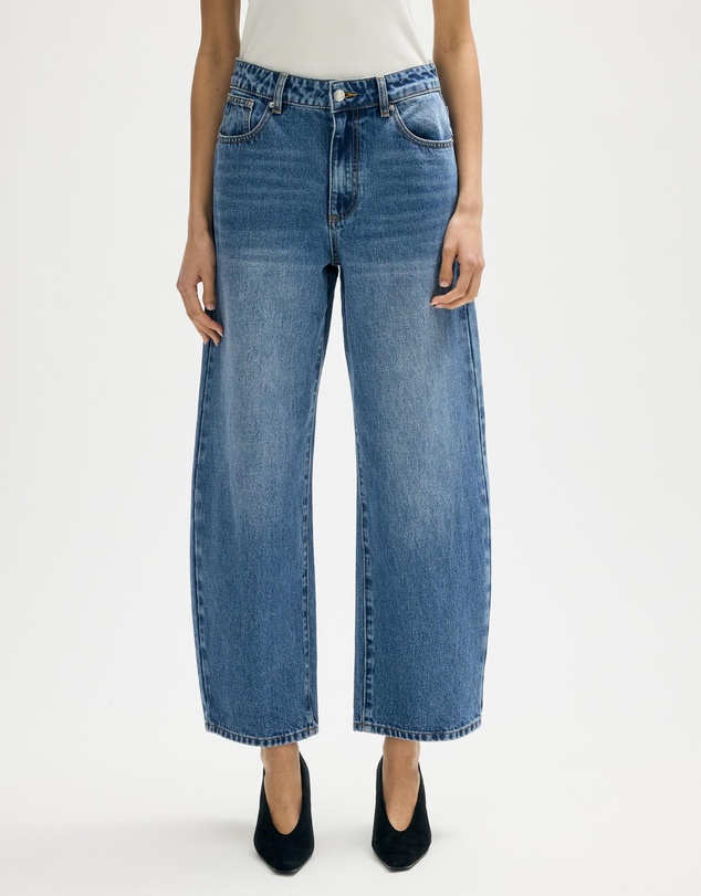Minima Esenciales - Quentin Mid Rise Barrel Leg Jeans