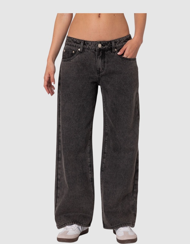 EDIKTED - Petite Raelynn Washed Low Rise Jeans