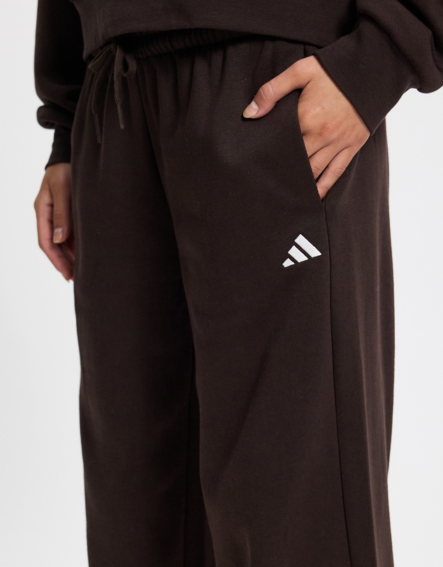 adidas Sportswear - Essentials Small Logo Feel Cozy Open-Hem Pants