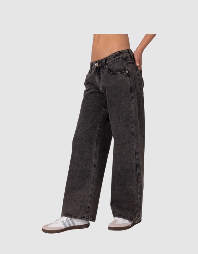 EDIKTED - Petite Raelynn Washed Low Rise Jeans