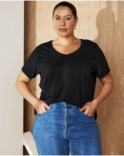 Atmos&Here Curvy - Organic Cotton V-Neck Tee