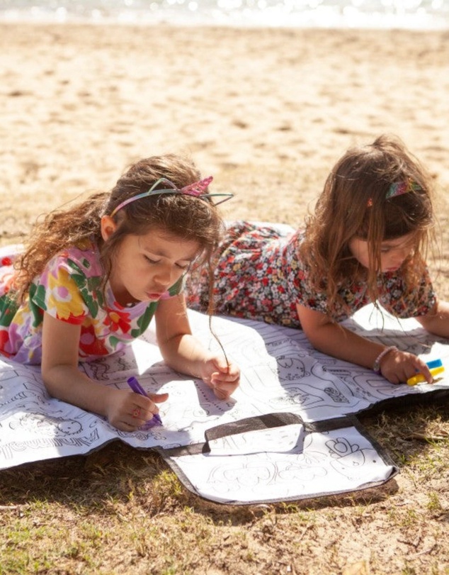 Icando - Picnic Blanket Colouring Fun