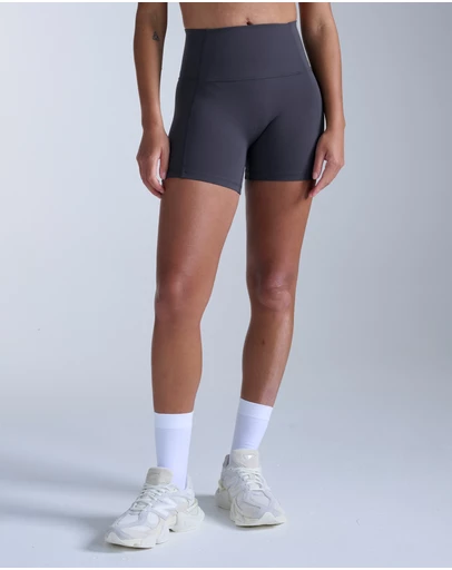 2XU - Fluid Hi-Rise 5 Inch Shorts
