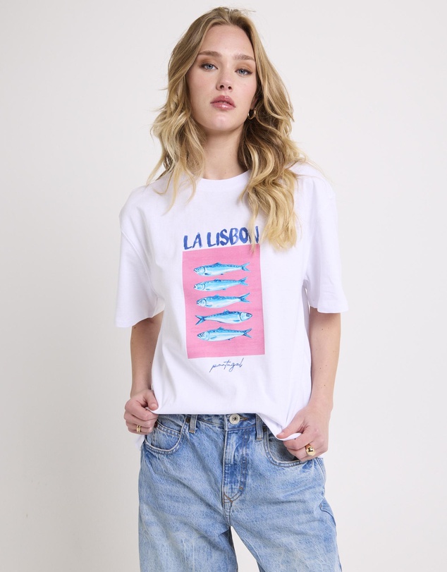 Subtitled - La Lisbon Oversized T-Shirt