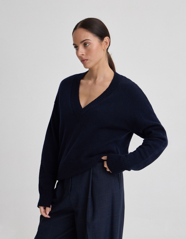 Oxford - Astrid V Neck