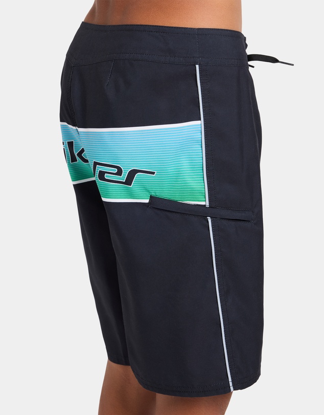 Quiksilver - Boys 8 to 16 Everyday Billboard 17