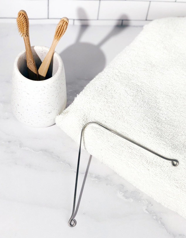 SWIISH - The Ultimate Refresher Tongue Scraper