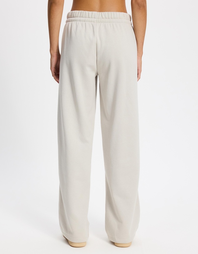 adidas Sportswear - Essentials Small Logo Feel Cozy Open-Hem Pants