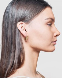 Pastiche - Sara Hoops