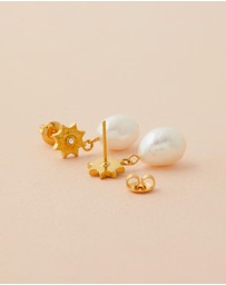 Carly Paiker - Sunrider Pebble Pearl Stud Earrings