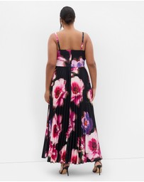 City Chic - Ariana Pleat Print Maxi Dress