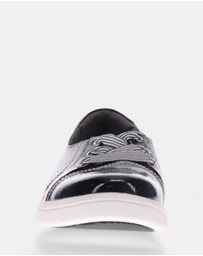 Mia Vita - Bridgette II Casual Sneaker - Black Patent