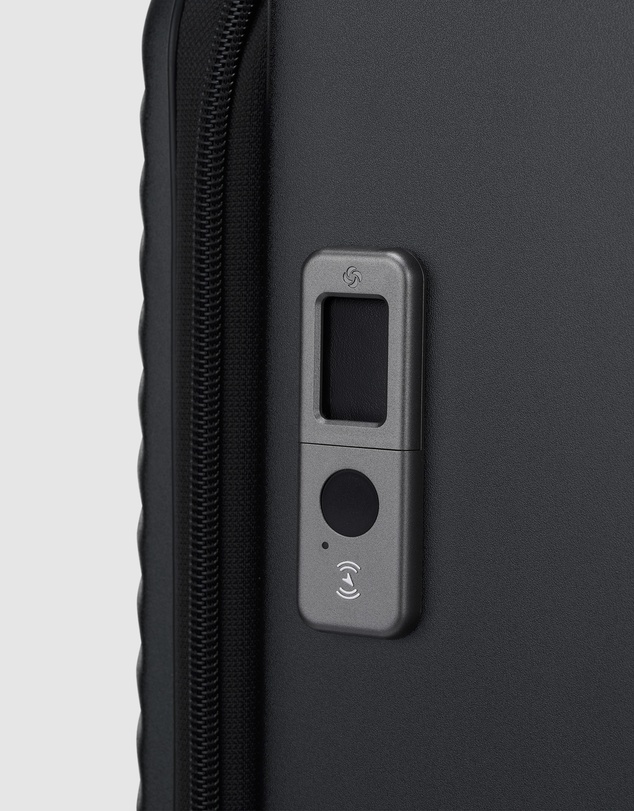 Samsonite - Zipprix Check-In Medium 68cm Suitcase Expandable With Front Pocket and Waypoint™ Smart Tag