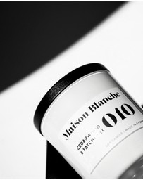Maison Blanche - 010 Cedarwood & Patchouli - Medium Candle