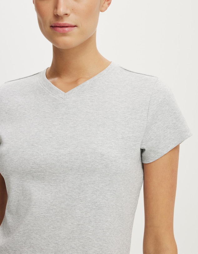 Cotton On - 90s Baby V-Neck Tee