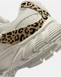 Nike - V5 RNR Suede - Women's