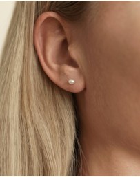 SAINT VALENTINE - Mini Pearl Studs - Silver