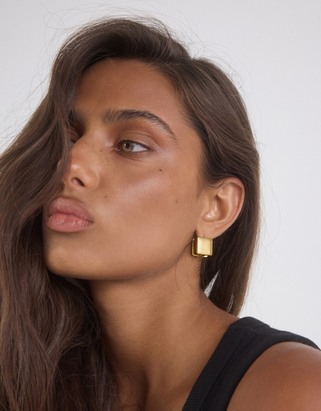 CENDRE - Willia Huggie Earrings 18K Gold